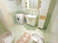 Bathroom Nin, Bathroom in the apartment, (pet friendly) and WiFi.