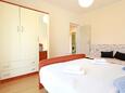 Nin, Bedroom 2 in the apartment, (pet friendly) and WiFi.