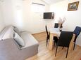 Jídelna Nin, Jídelna v ubytování typu apartment, s klimatizací, domácí mazlíčci povoleni a WiFi.