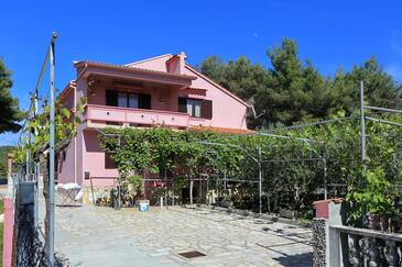 Bibinje, Zadar, Hébergement 5800 - Appartement avec une plage de galets.