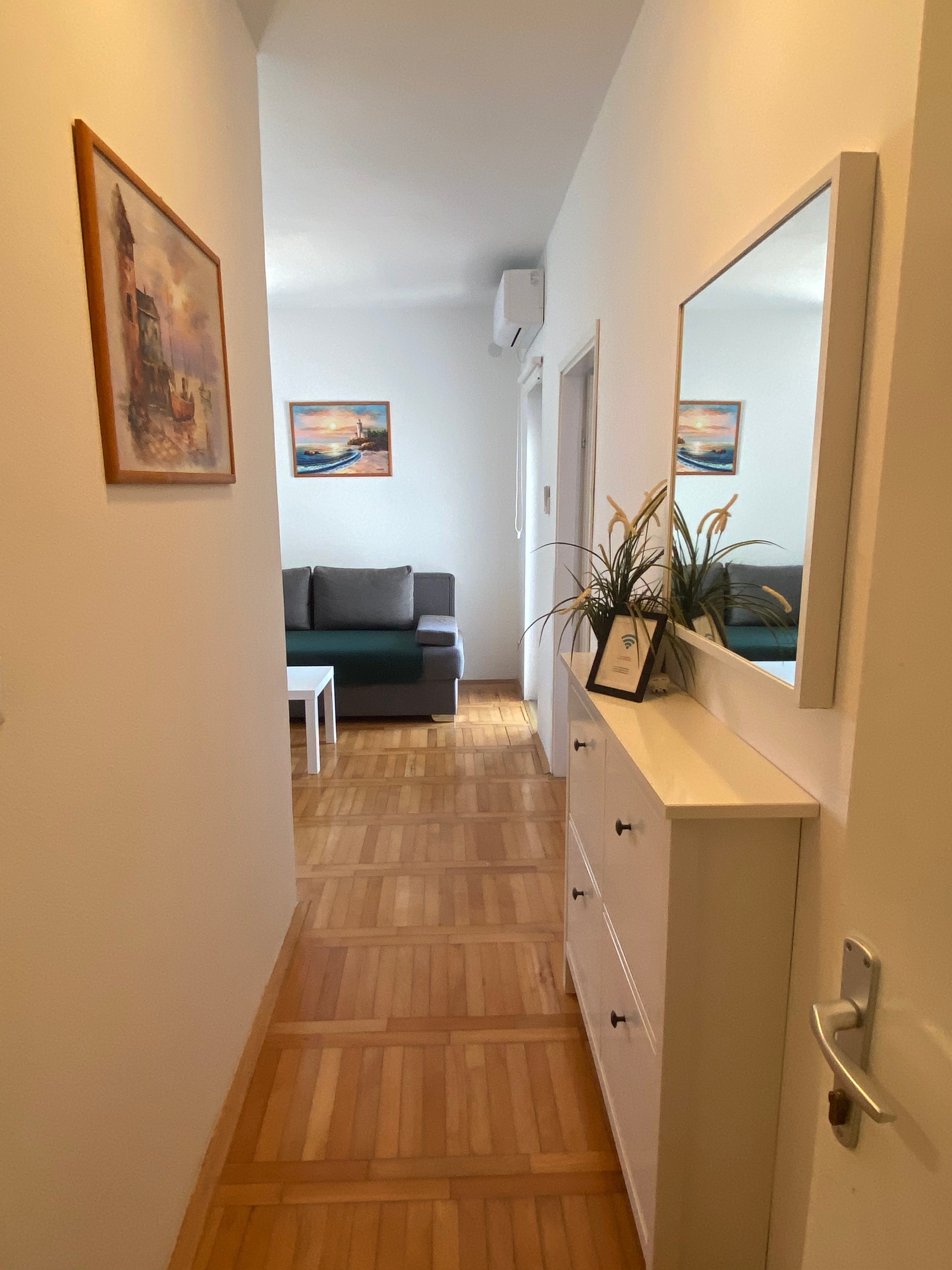 One bedroom apartment near beach Kožino, Zadar  A-c