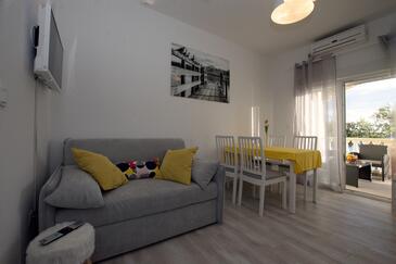 Kožino, Living room in the apartment, (pet friendly) and WiFi.