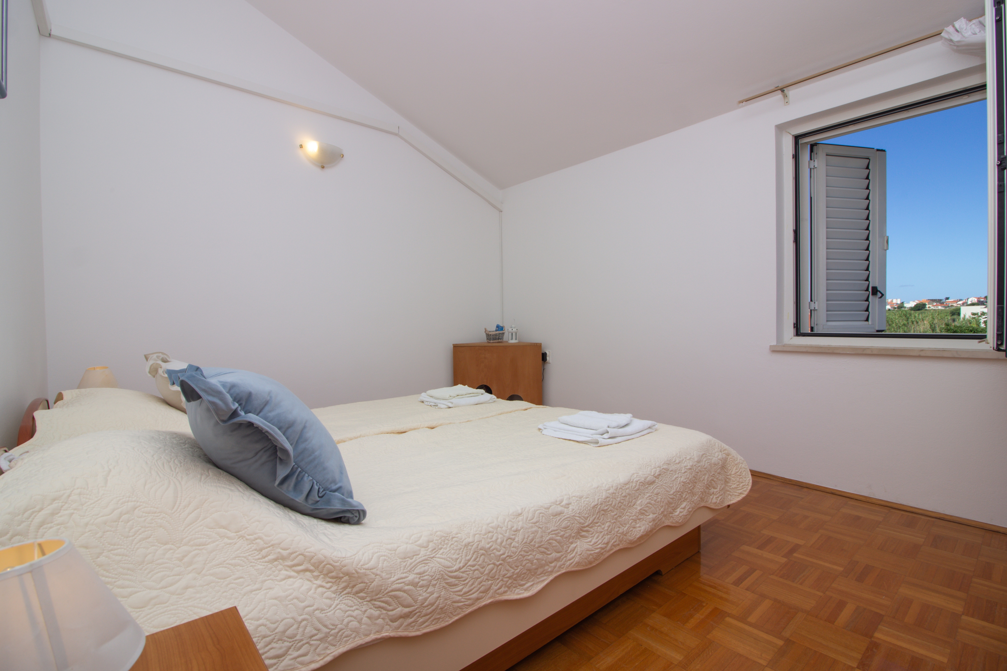 One bedroom apartment with terrace and sea view Nin, Zadar  A-a