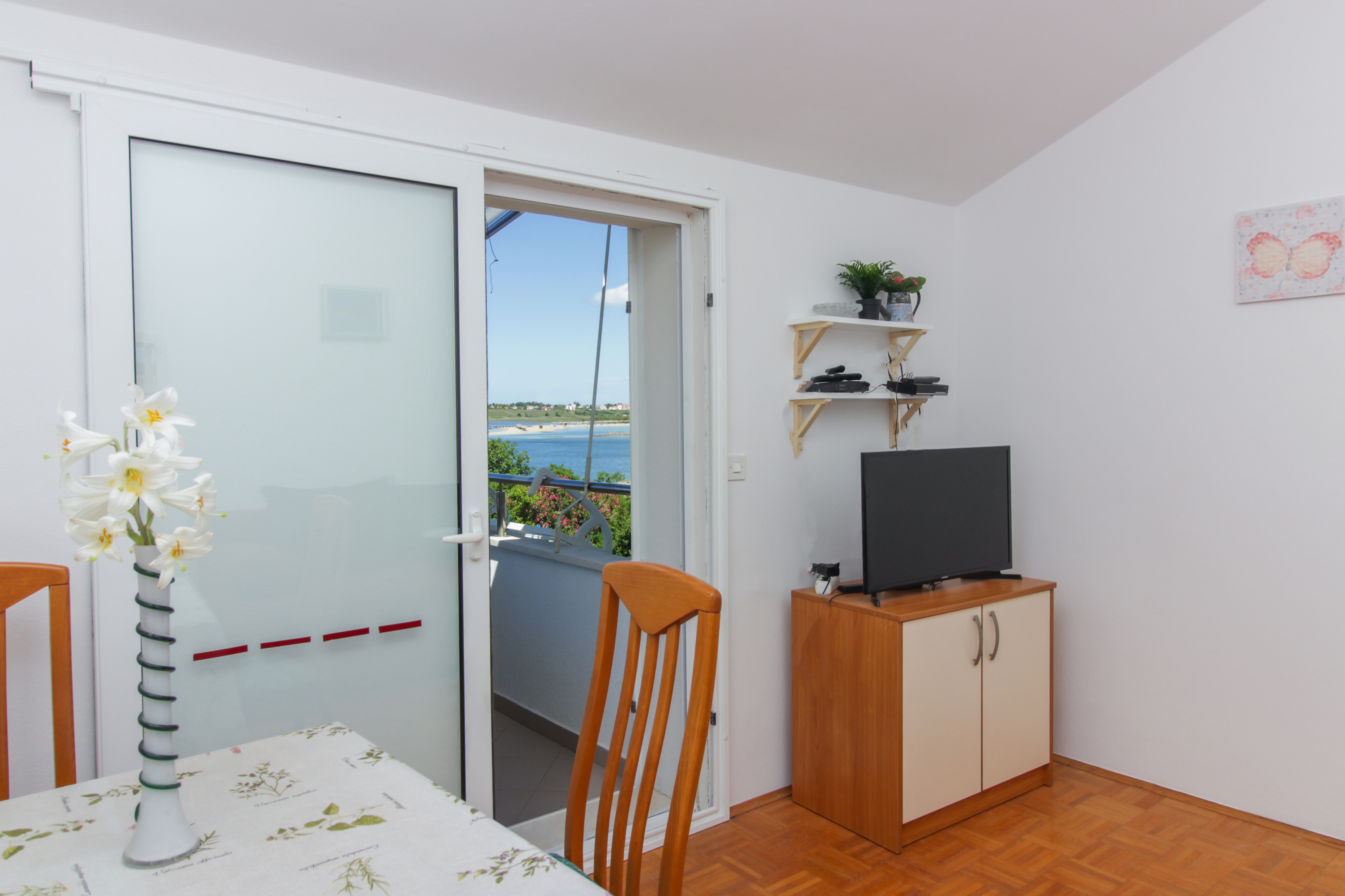 One bedroom apartment with terrace and sea view Nin, Zadar  A-a