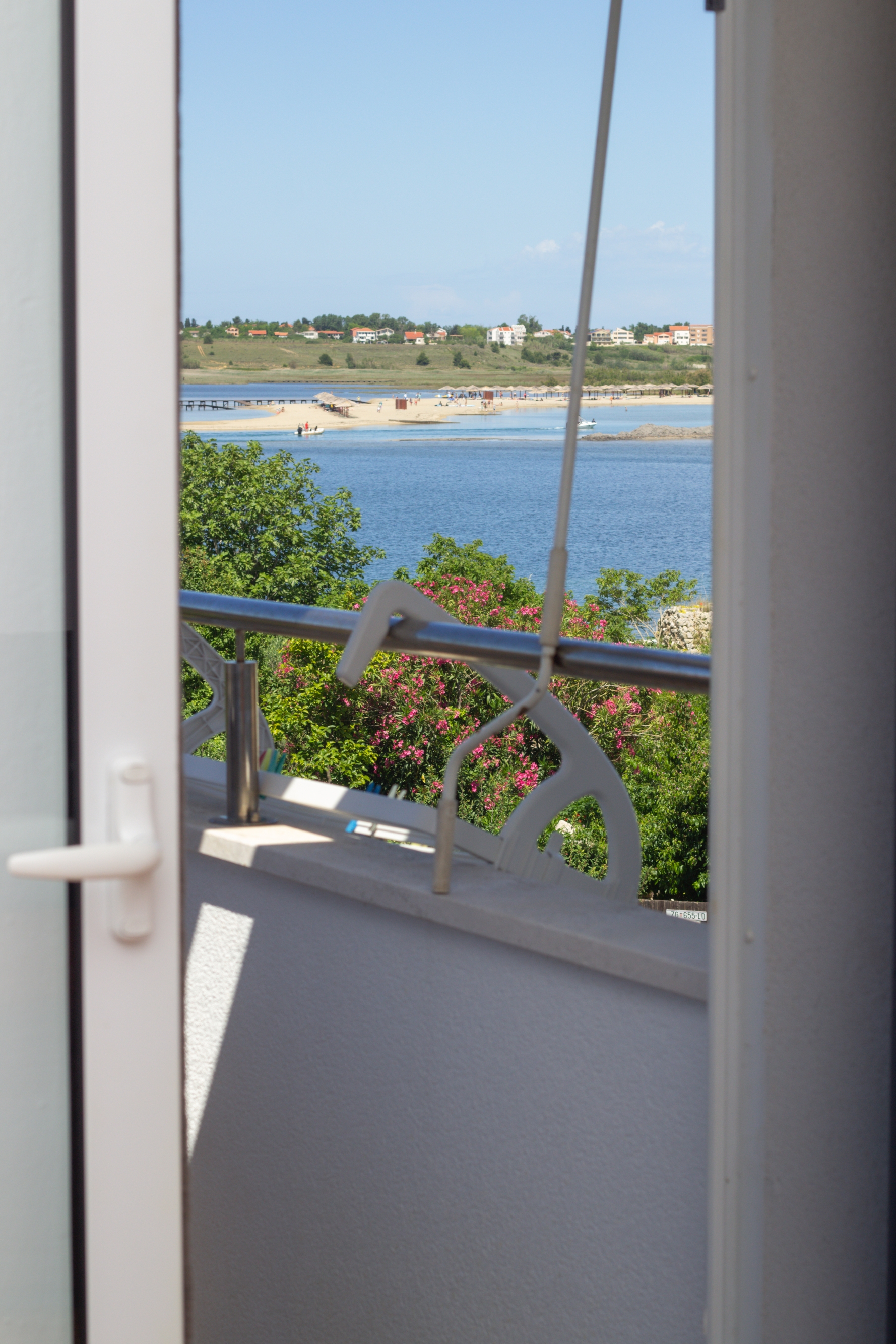 One bedroom apartment with terrace and sea view Nin, Zadar  A-a