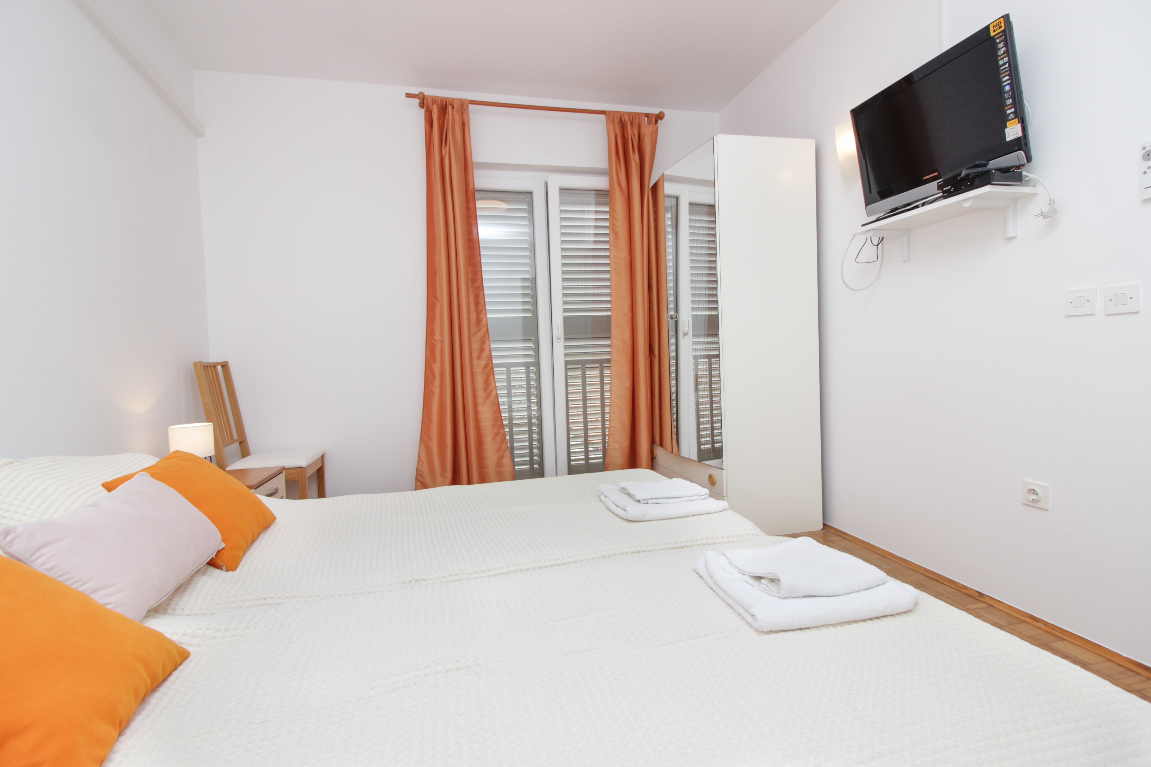 One bedroom apartment with terrace and sea view Nin (Zadar) (A-5805-b)