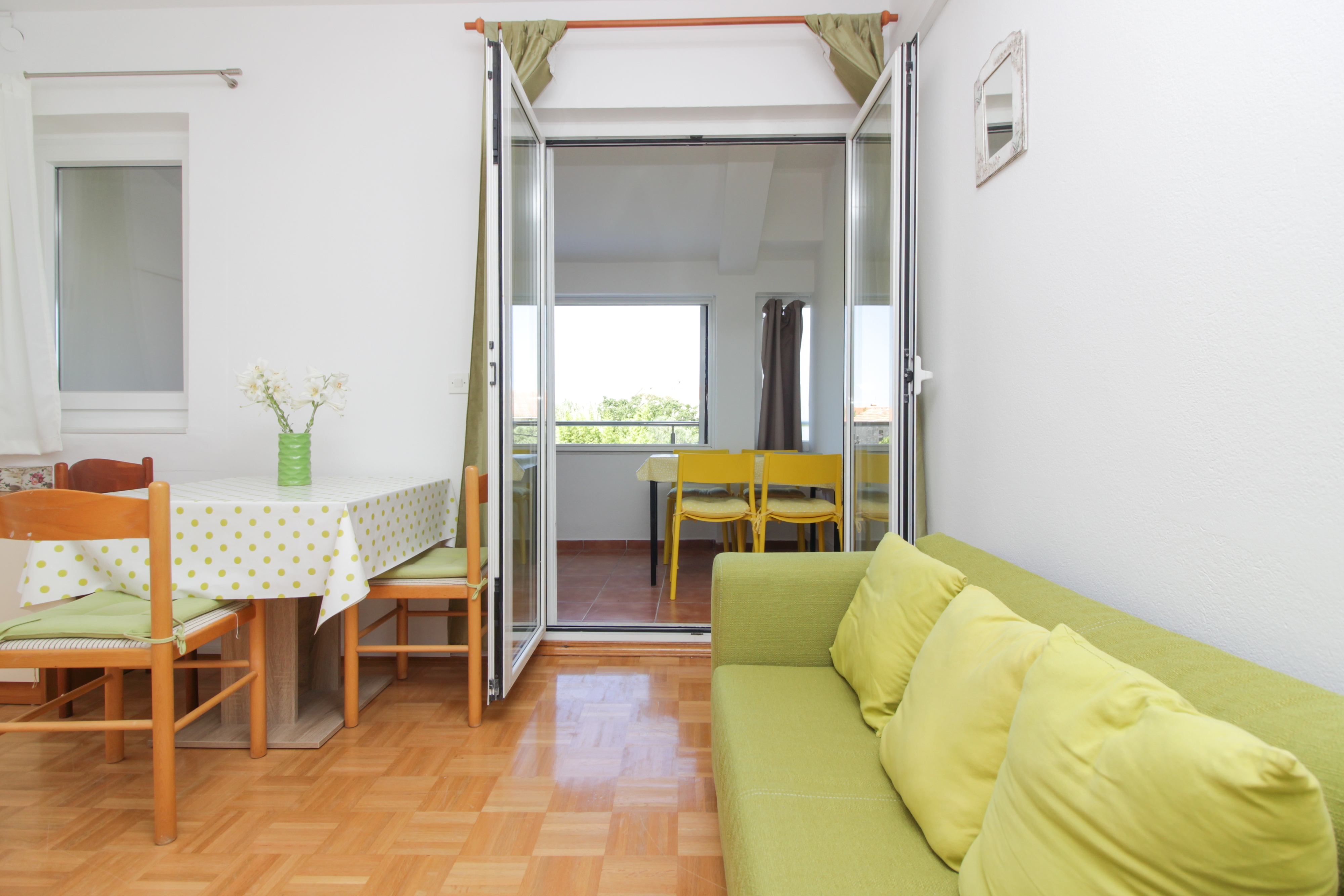 One bedroom apartment with terrace and sea view Nin (Zadar) (A-5805-b)