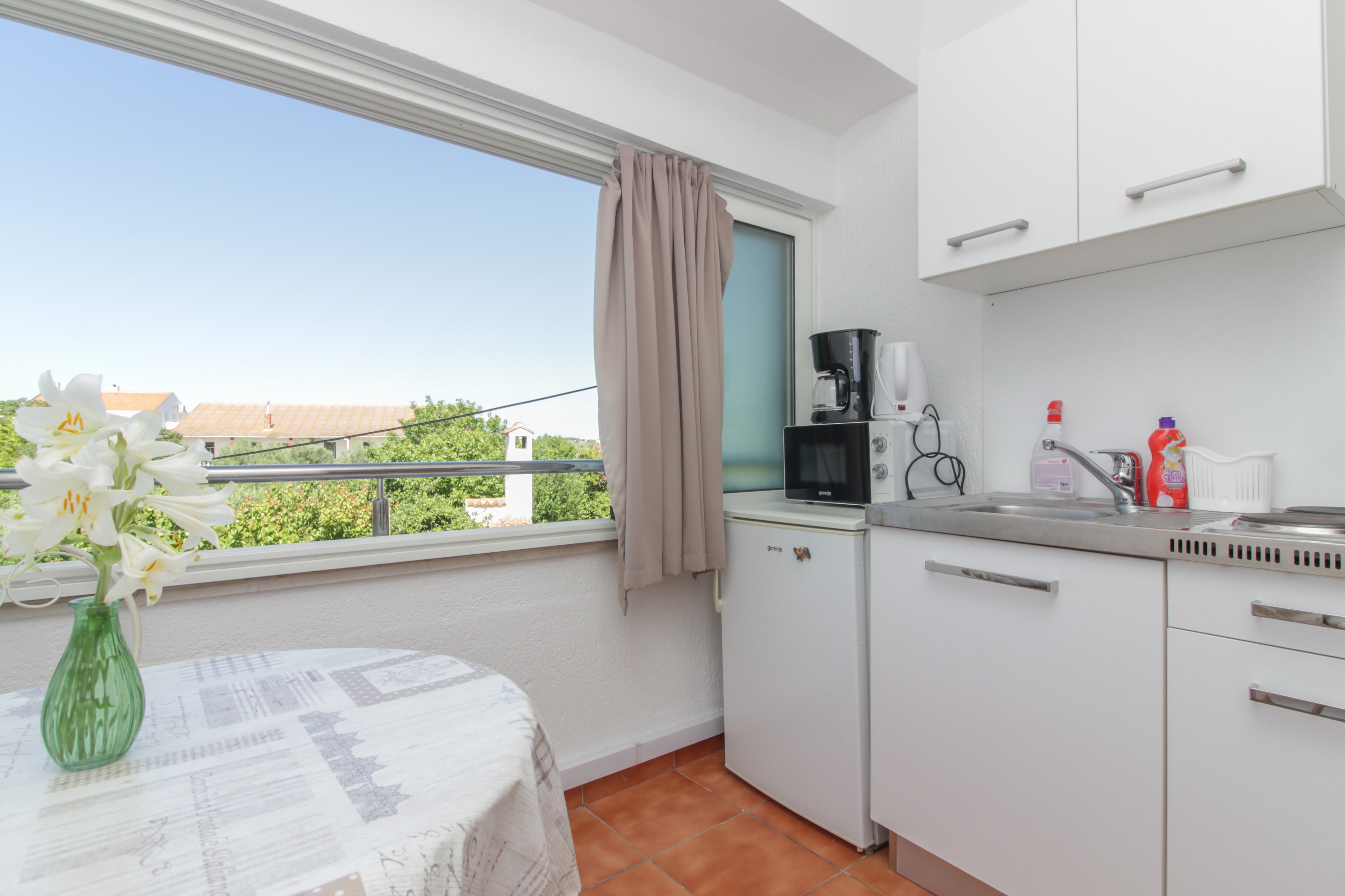 Room with terrace and sea view Nin, Zadar (S-5805-a) Room with terrace and sea view Nin, Zadar (S-5805-a)