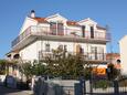 Hébergement Vodice, Vodice, Hébergement 5808 - Appartement avec une plage de galets.