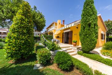 Property Zadar - Diklo, Zadar, Property 5809 - Apartments with pebble beach.