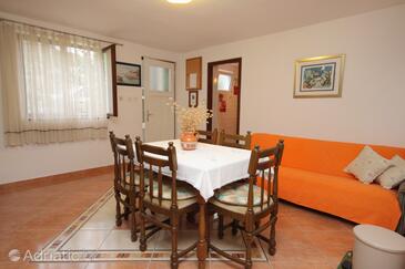 Dining room Sabunike, Dining room in the apartment, dostupna klima, dopusteni kucni ljubimci i WIFI.