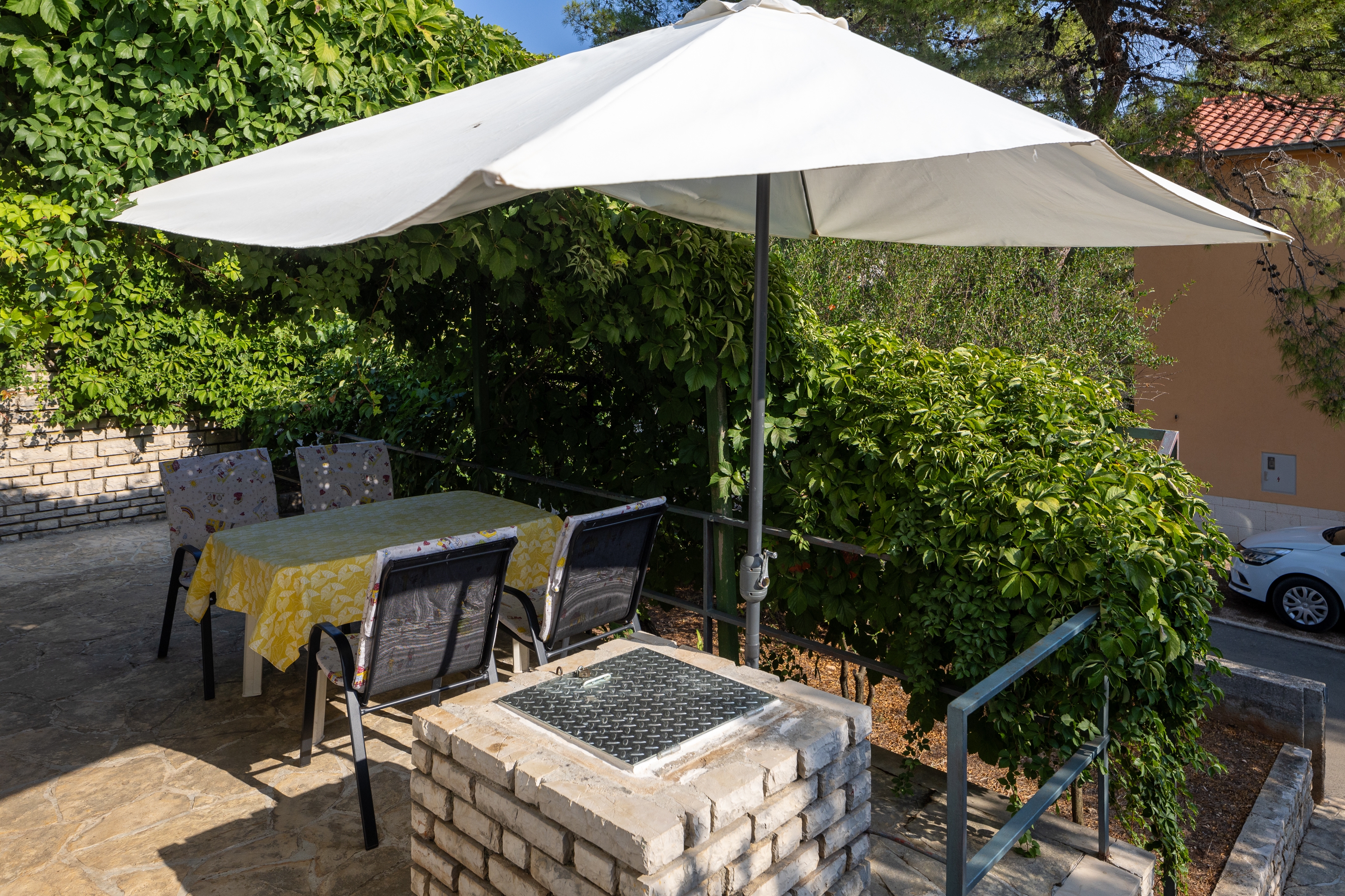 Two bedroom apartment near beach Mudri Dolac, Hvar  A-b