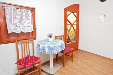Sabunike, Столовая в размещении типа apartment.
