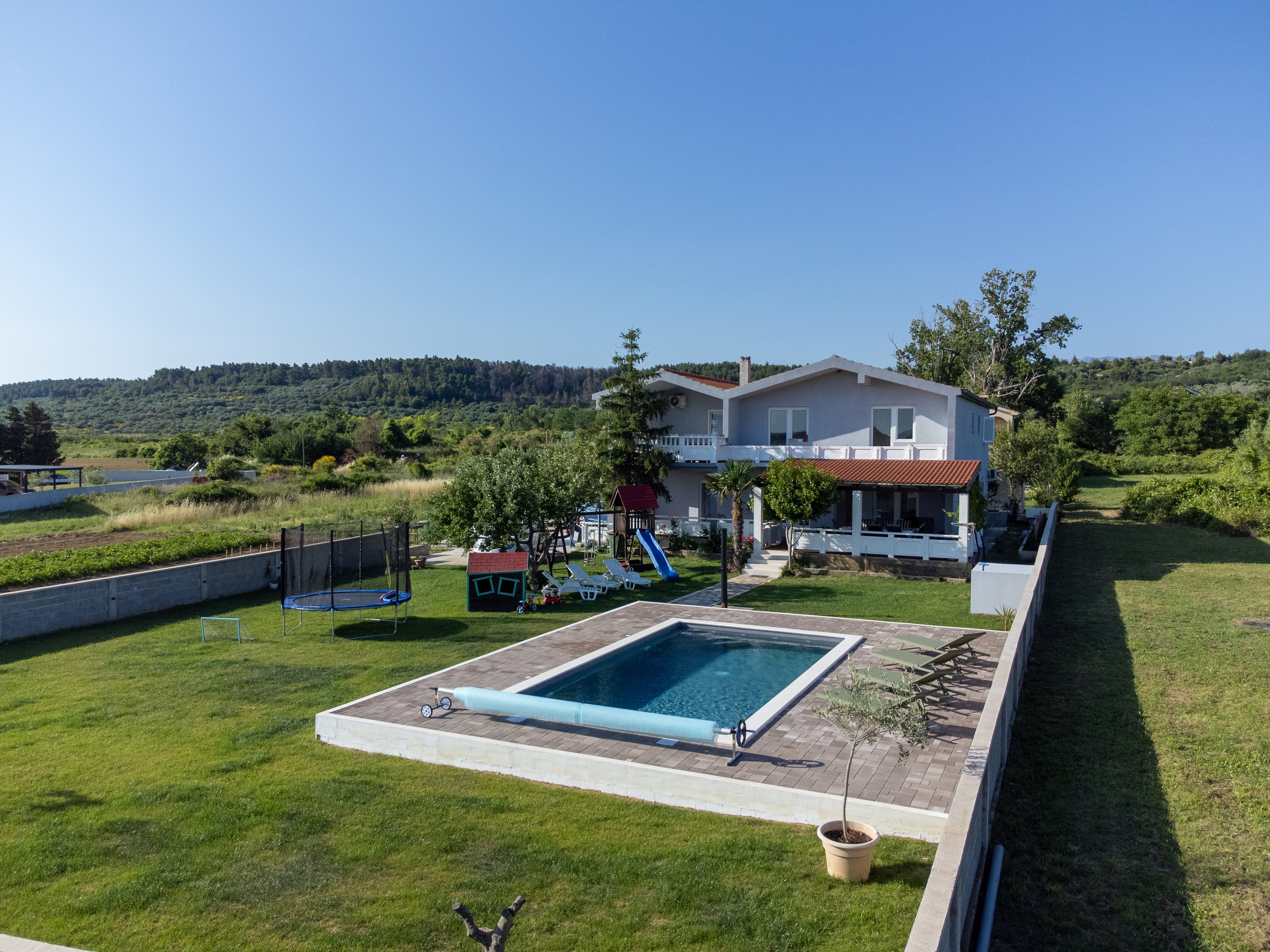 Trosoben apartma S teraso Ljubač, Zadar  A-a