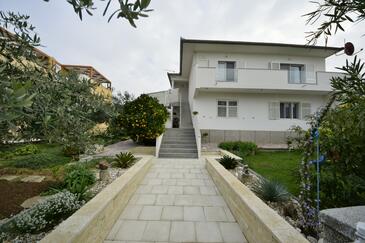 Biograd na Moru, Biograd, Объект 5833 - Апартаменты с галечным пляжем.