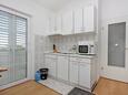 Kitchen Nin, Kitchen in the apartment, (pet friendly) and WiFi.