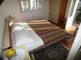 Slaapkamer 1 Jelsa, Slaapkamer 1 in the apartment, air condition available, (pet friendly) en WiFi.