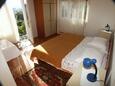 Slaapkamer 2 Jelsa, Slaapkamer 2 in the apartment, air condition available, (pet friendly) en WiFi.