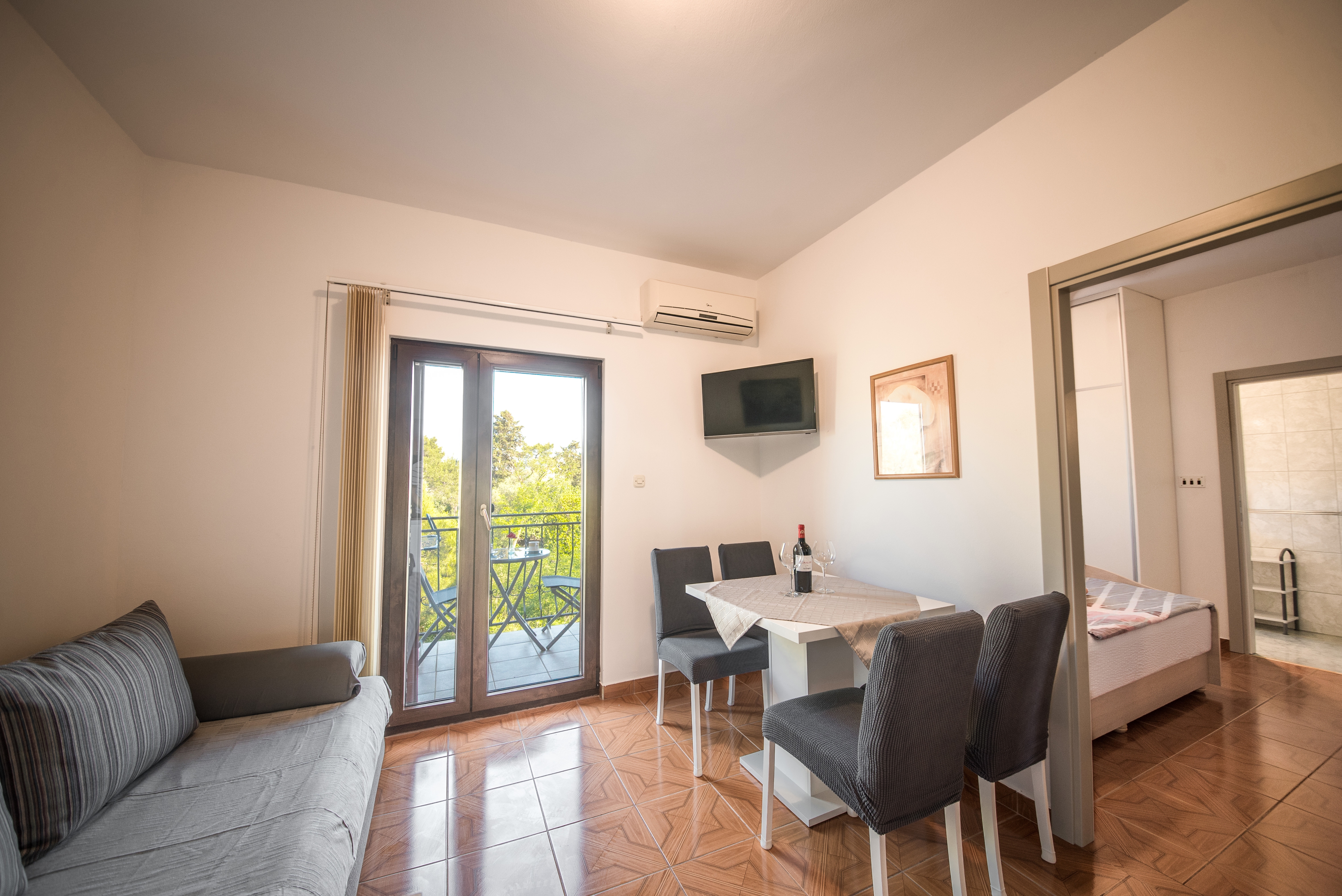One bedroom apartment near beach Vrsi - Mulo, Zadar (A-5848-c)