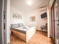 Ložnice Vrsi - Mulo, Ložnice v ubytování typu room, s klimatizací a WiFi.