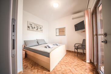 Vrsi - Mulo, Bedroom in the room, air condition available and WiFi.