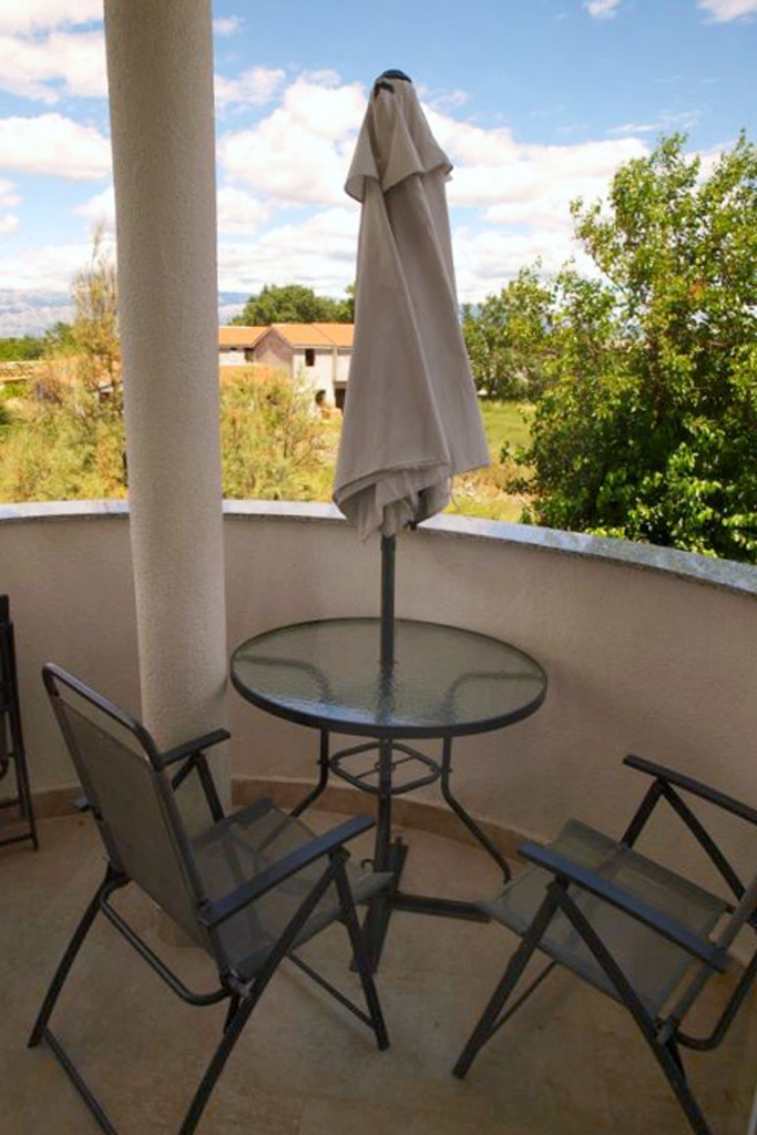 Dvosobni apartman s balkonom i pogledom na more Nin, Zadar  A-b