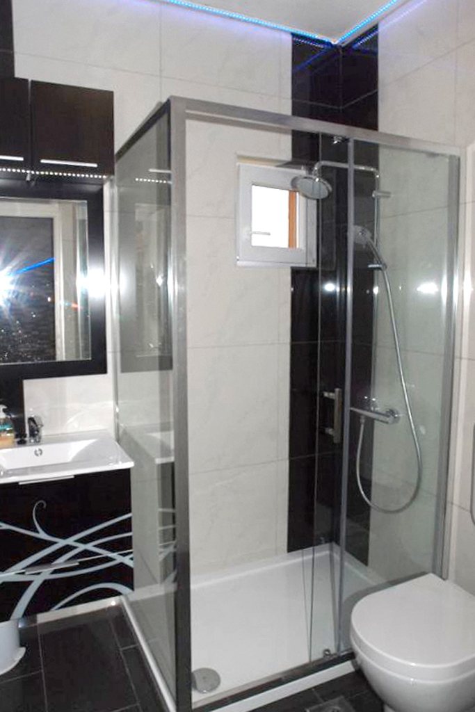 Dvosobni apartman s balkonom i pogledom na more Nin, Zadar  A-b