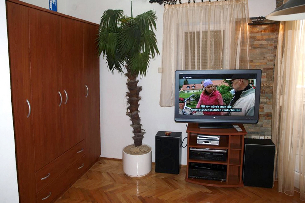 Dvosobni apartman s balkonom i pogledom na more Nin, Zadar  A-b