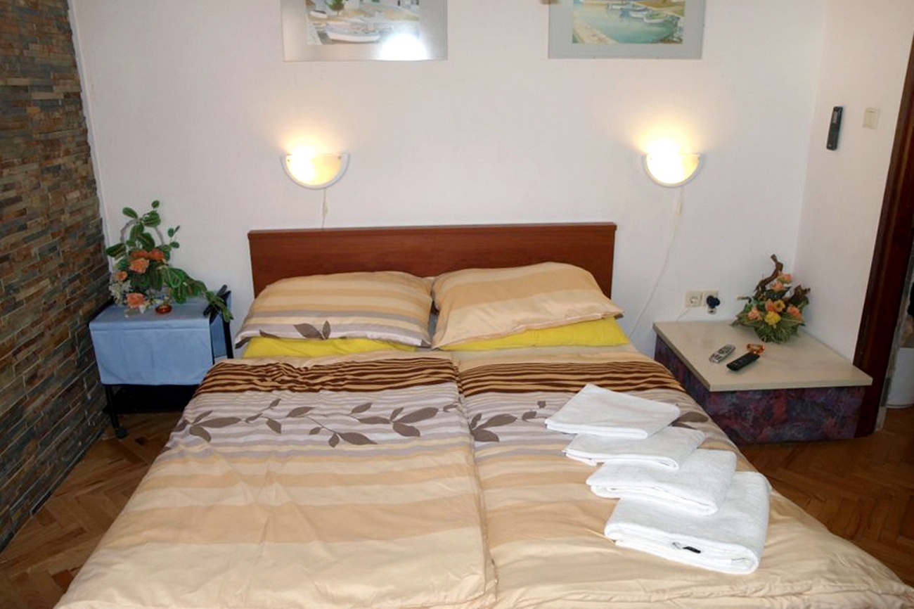 Dvosobni apartman s balkonom i pogledom na more Nin, Zadar  A-b