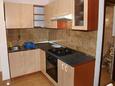 Kitchen Nin, Kitchen in the apartment, (pet friendly) and WiFi.