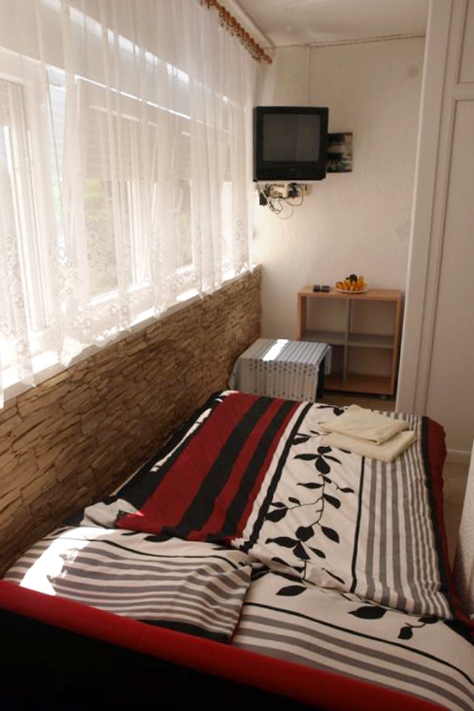 Dvosobni apartman s balkonom i pogledom na more Nin, Zadar  A-b