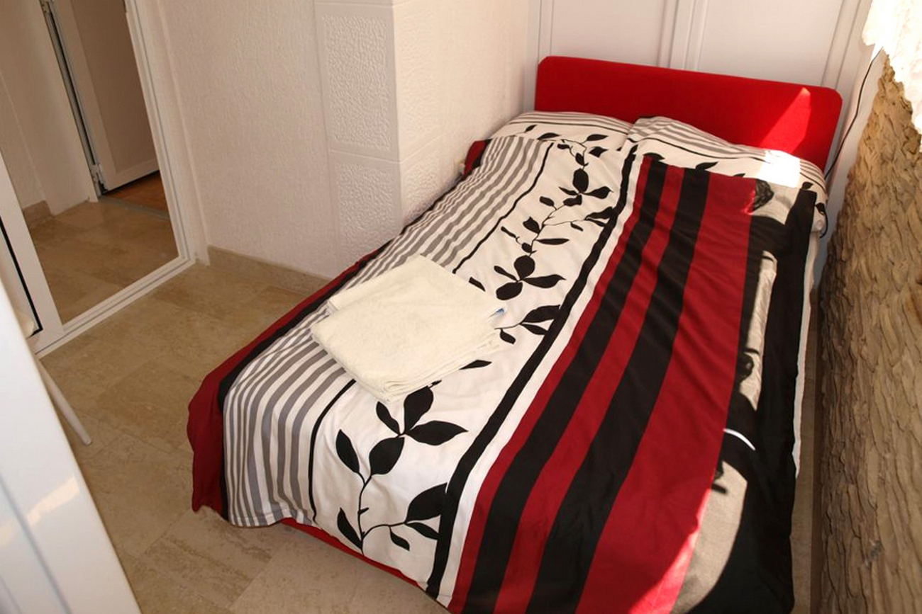 Dvosobni apartman s balkonom i pogledom na more Nin, Zadar  A-b