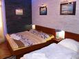 Bedroom Nin, Bedroom in the apartment, air condition available, (pet friendly) and WiFi.