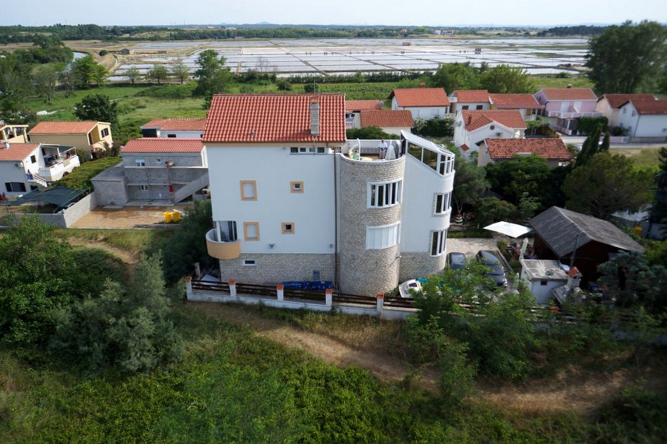 Dvosobni apartman s balkonom i pogledom na more Nin, Zadar  A-b