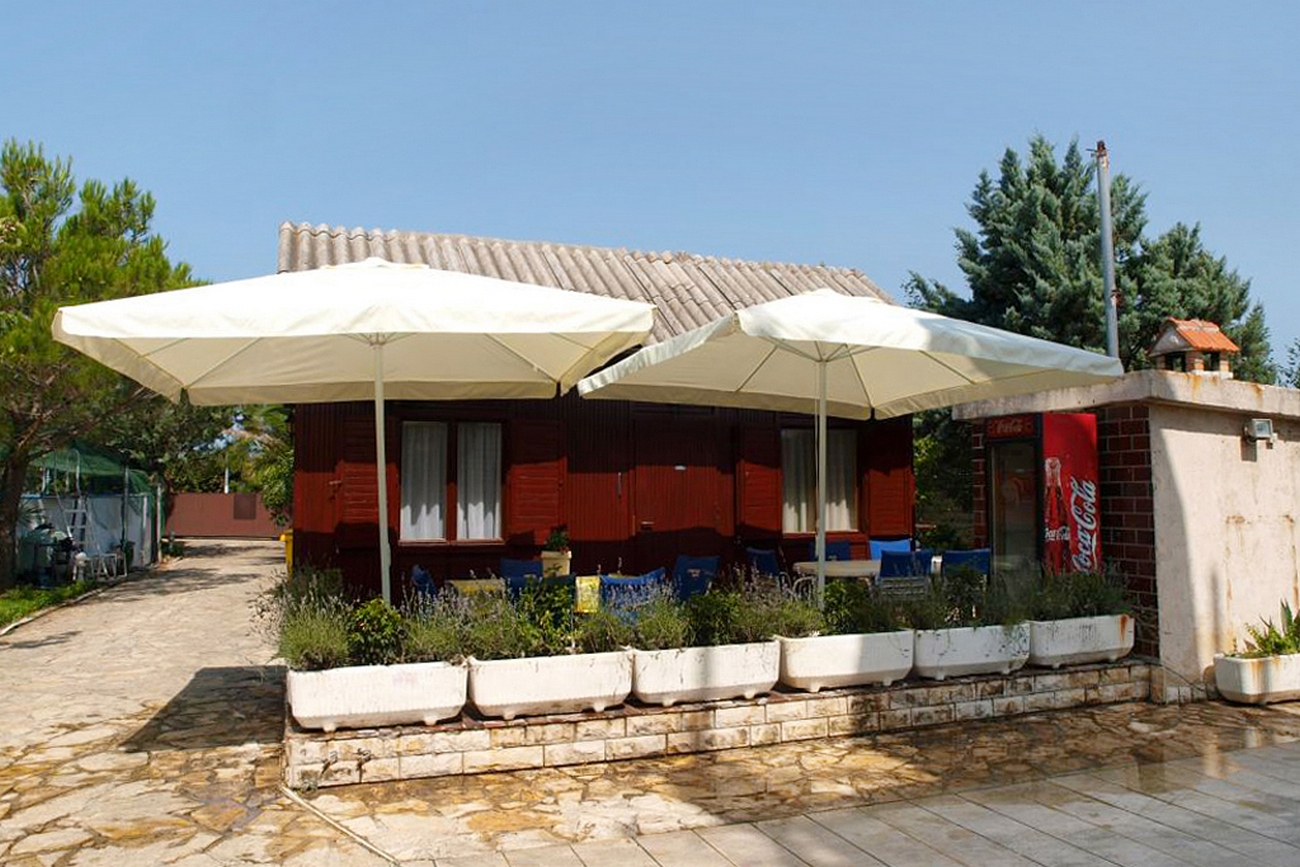 Dvosobni apartman s balkonom i pogledom na more Nin, Zadar  A-b