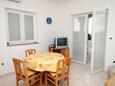 Vrsi - Mulo, Dining room in the apartment, WiFi.