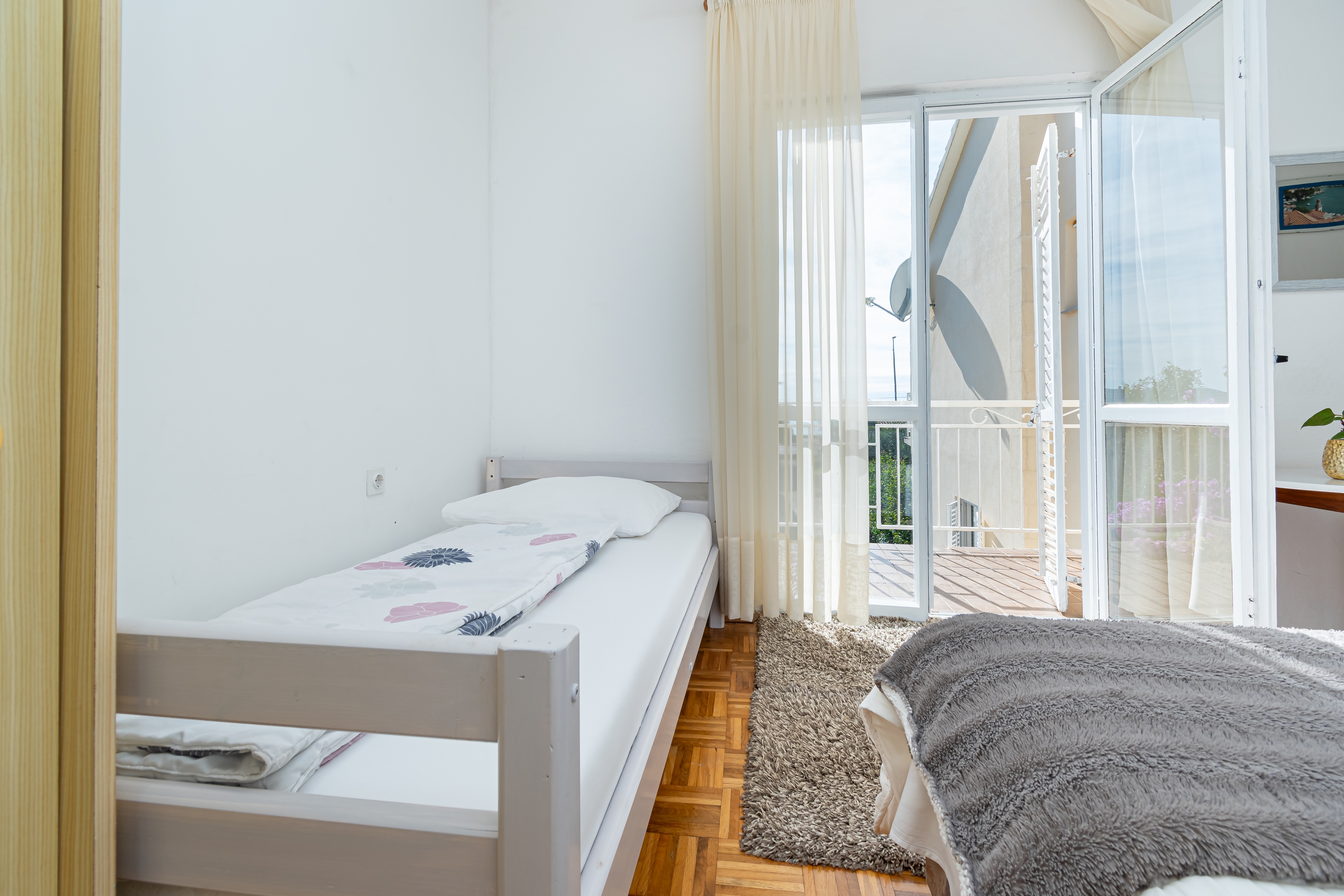 One bedroom apartment with terrace and sea view Sukošan, Zadar  A-b