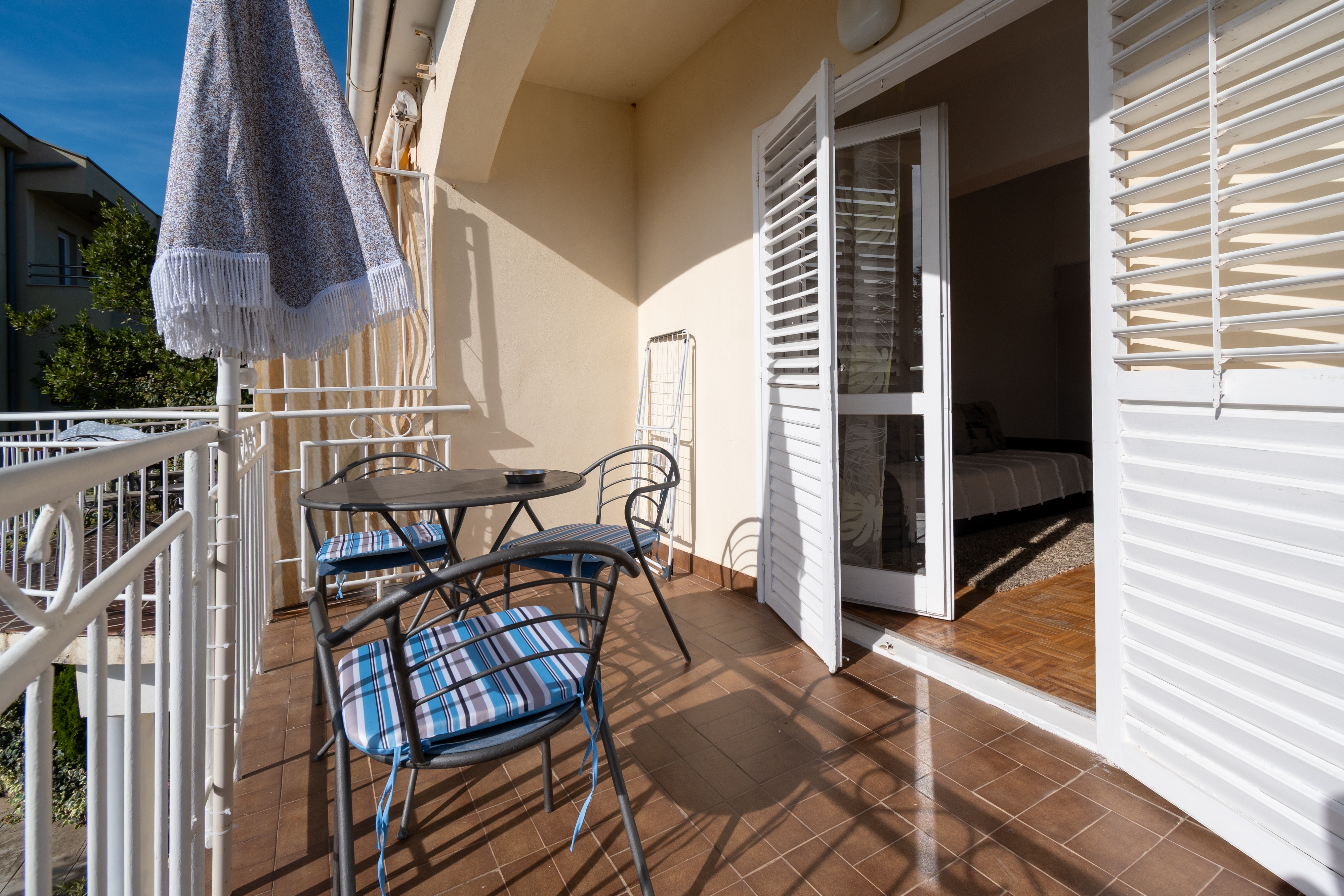One bedroom apartment with terrace and sea view Sukošan, Zadar  A-b