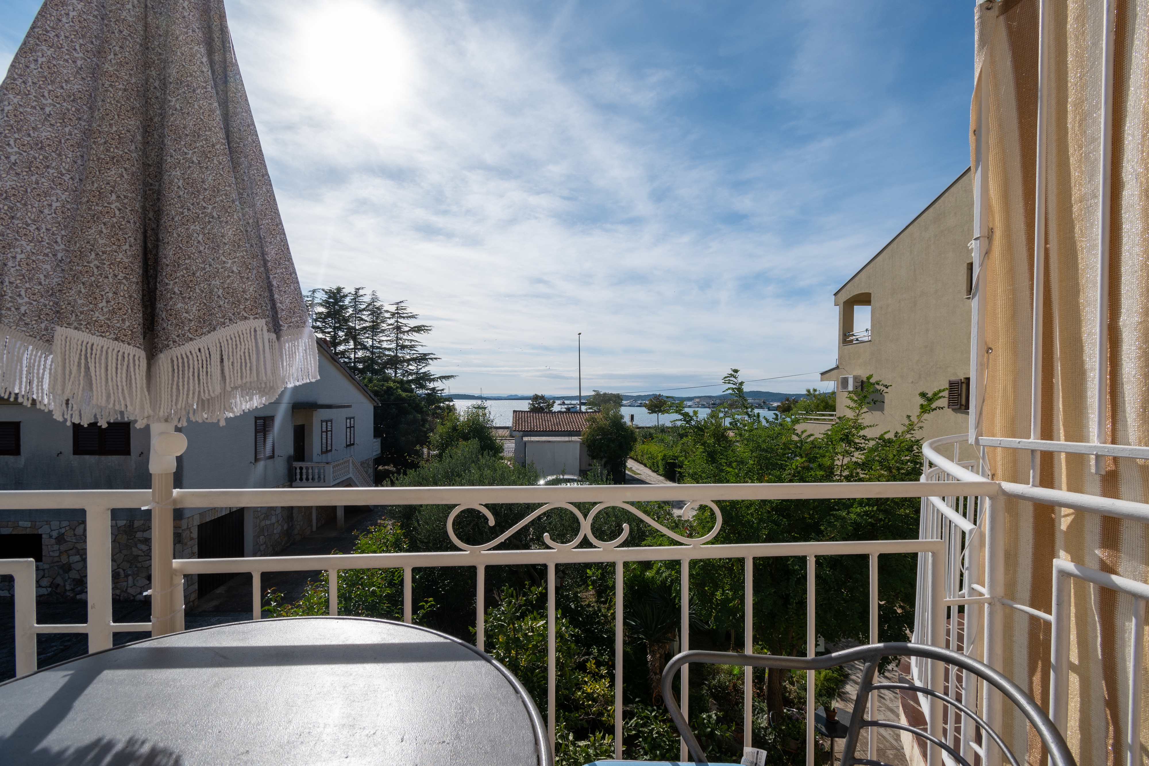 One bedroom apartment with terrace and sea view Sukošan, Zadar  A-b