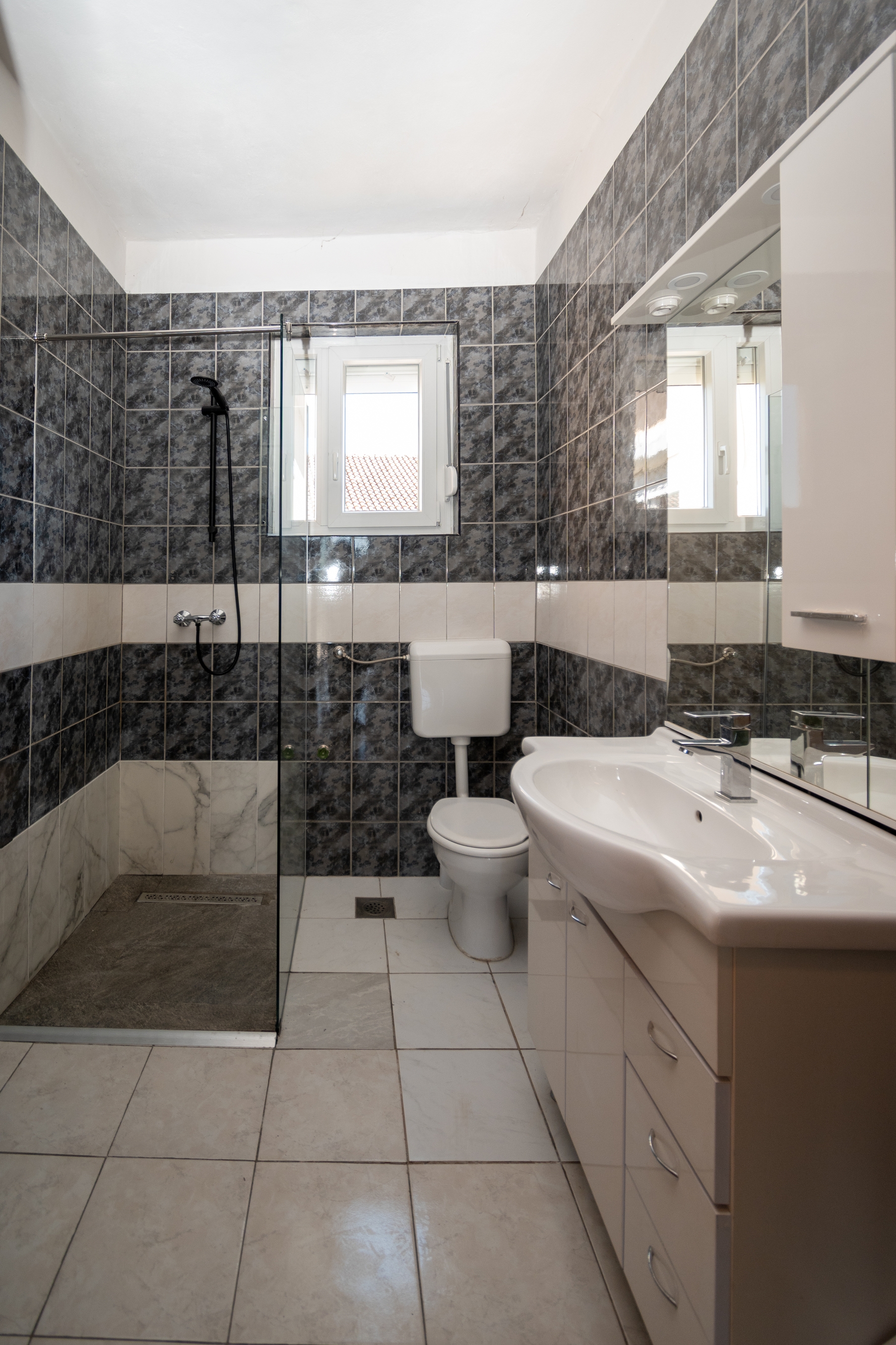 Two bedroom apartment near beach Bibinje, Zadar  A-a