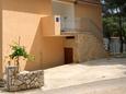 Parking lot Basina, Hvar, Parking lot 587 - Apartments near sea with pebble beach.