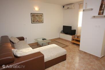 Living room Zadar, Living room in the apartment, dostupna klima, dopusteni kucni ljubimci i WIFI.