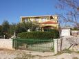 Rtina - Stošići, Zadar, Hébergement 5881 - Appartement avec une plage de galets.