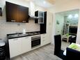 Sukošan, Kitchen in the apartment, air condition available and WiFi.
