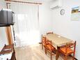 Dining room Vodice, Dining room in the apartment, dostupna klima i WIFI.