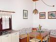 Brna, Dining room in the apartment, (pet friendly).