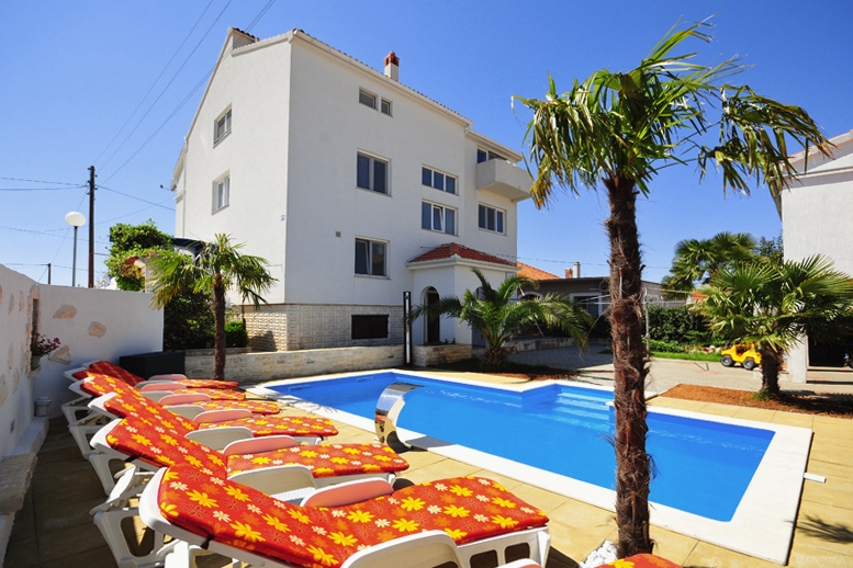 Jednosobni apartman s terasom i pogledom na more Sukošan, Zadar  A-b