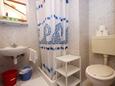 Koupelna Hvar, Koupelna v ubytování typu studio-apartment, domácí mazlíčci povoleni a WiFi.