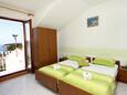 Ložnice Hvar, Ložnice v ubytování typu studio-apartment, domácí mazlíčci povoleni a WiFi.