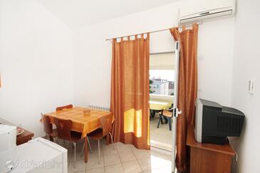 Dining room Zadar - Diklo, Dining room in the apartment, dostupna klima, dopusteni kucni ljubimci i WIFI.
